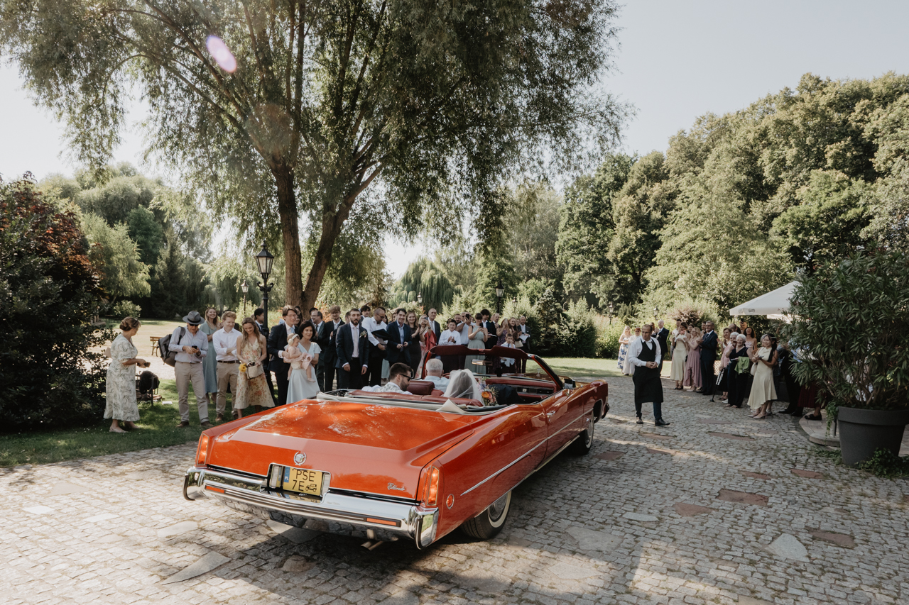 Reportaż ślubny w Miłocin Park – fotografia ślubna na Dolnym Śląsku