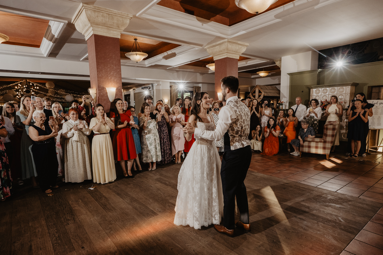 Reportaż ślubny w Miłocin Park – fotografia ślubna na Dolnym Śląsku