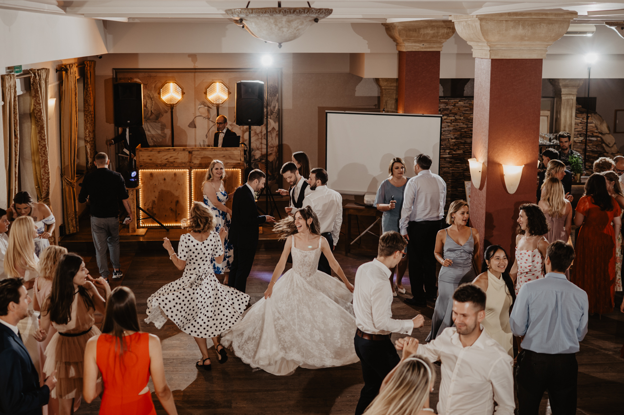 Reportaż ślubny w Miłocin Park – fotografia ślubna na Dolnym Śląsku