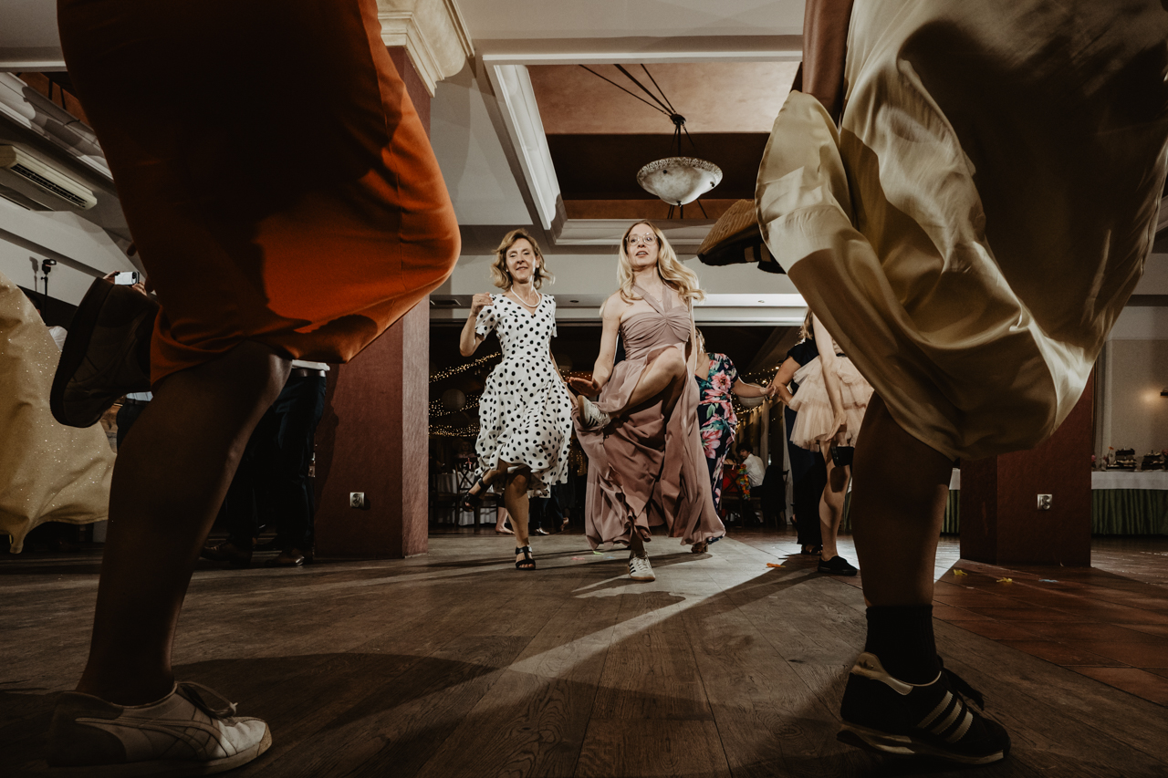 Reportaż ślubny w Miłocin Park – fotografia ślubna na Dolnym Śląsku